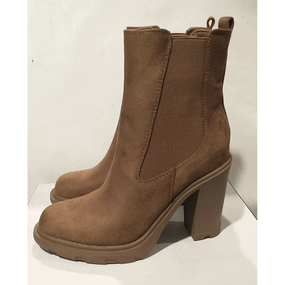 Nine West Ream 2 Medium Natural Chelsea Heeled Booties Womens Shoes Size 6 suede